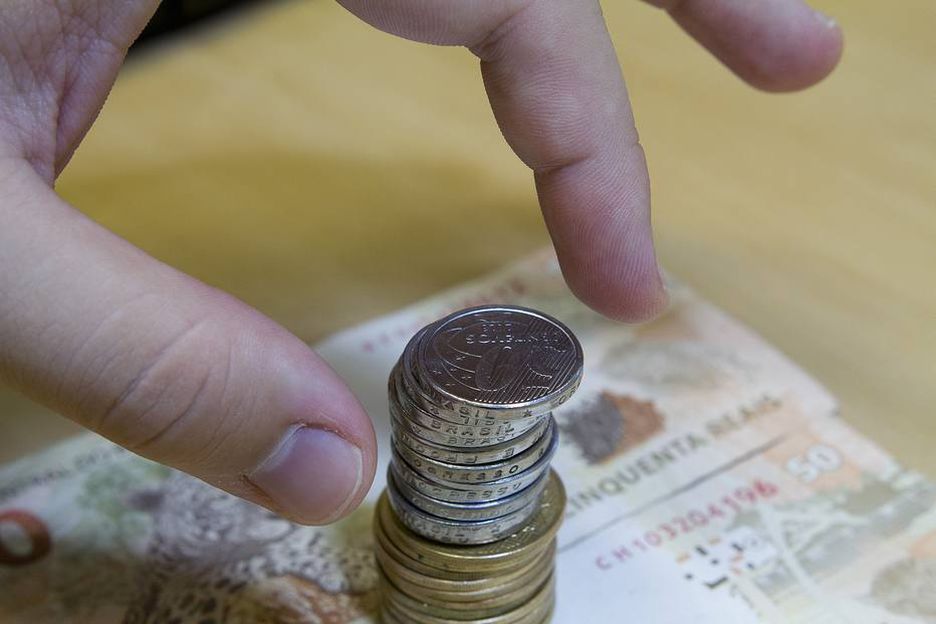 Um em cada quatro brasileiros não paga todas as contas no mês, mostra pesquisa CNI
