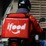 Sem que entregadores saibam, iFood tem contrato que prevê direitos trabalhistas