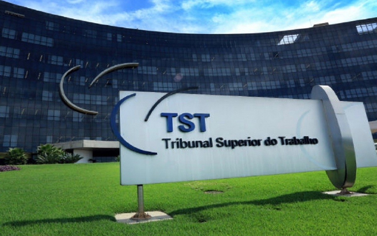 TST muda entendimento: horas extras entram no cálculo de benefícios