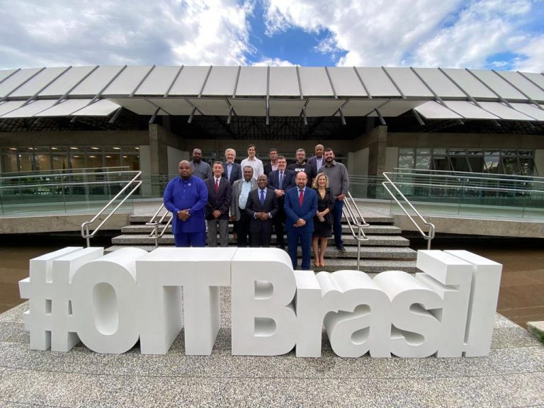 Trabalhadores debatem com diretor da OIT conjuntura política, econômica e social do Brasil