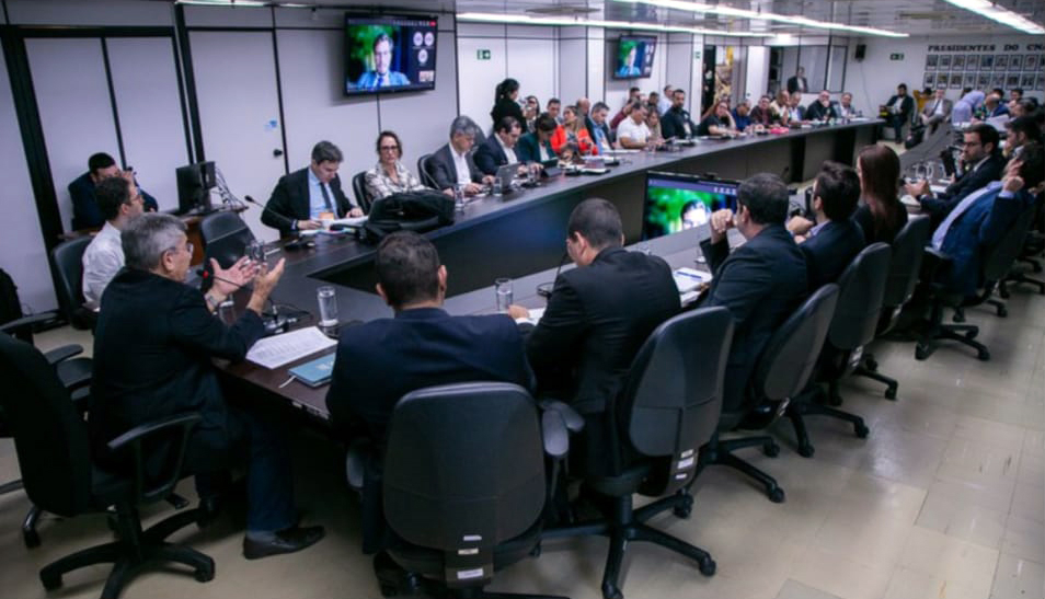 GT tripartite define remuneração mínima, saúde e segurança do trabalhador como prioridade na discussão da regulamentação dos apps em Brasília