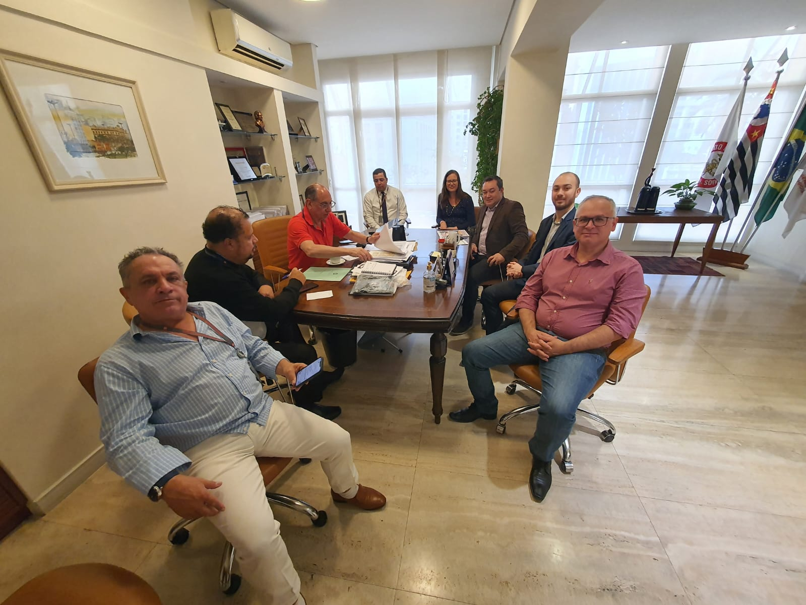 Para entender o anúncio de fechamento de lojas, SECSP faz reunião com representantes do Via Varejo