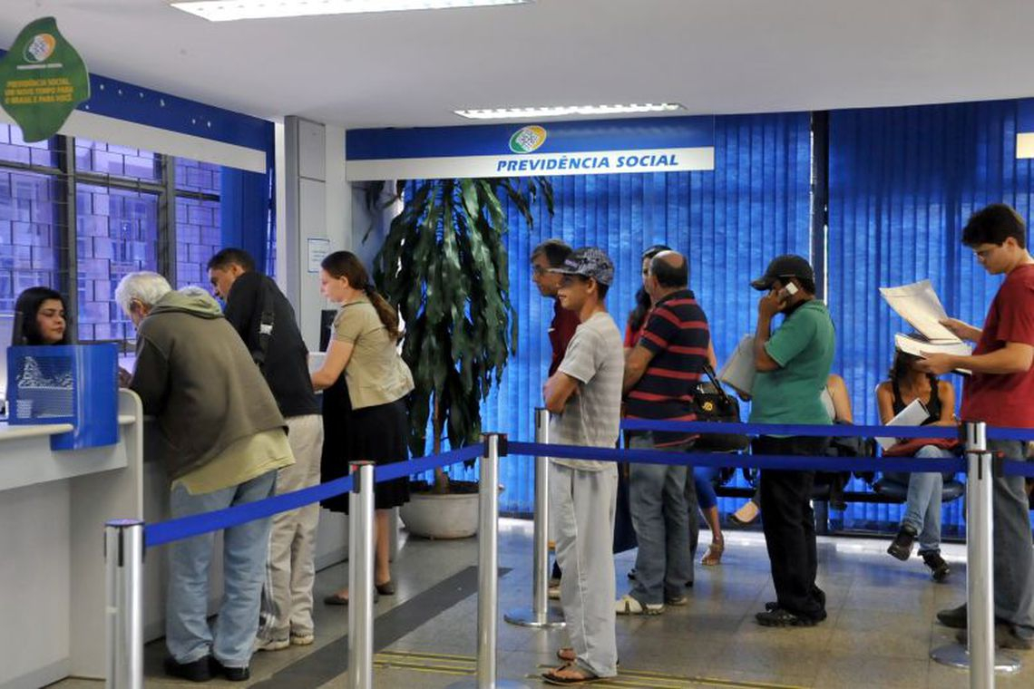 INSS: Lupi diz que espera reduzir fila até o final deste ano