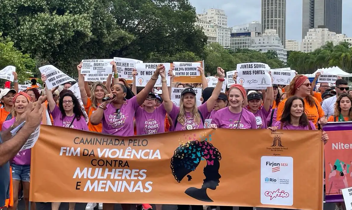 Lula sanciona lei que protege mulheres em bares e shows