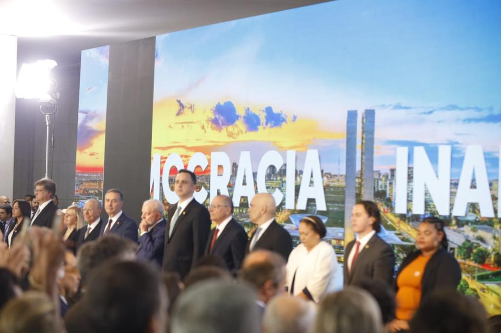 Presidente da UGT e dos Comerciários participa de ato em defesa da Democracia