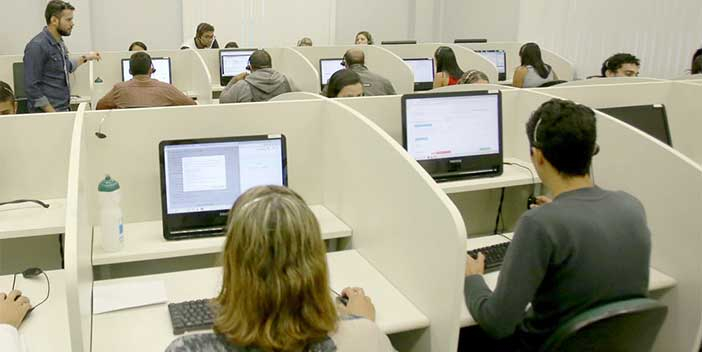 Taxa de desocupação cai a 7,8% em 2023, menor patamar desde 2014