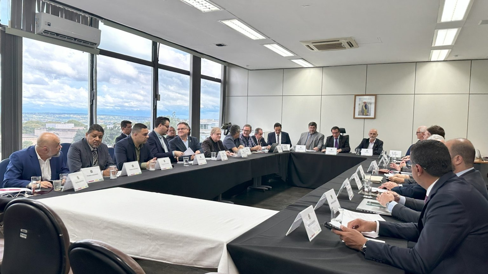 Pressão de supermercadistas gera impasse em acordo sobre trabalho aos feriados no comércio