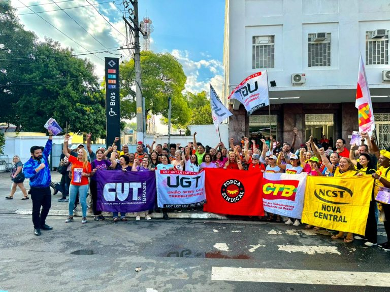 Fórum das Mulheres das Centrais Sindicais realiza ato marcando o início do Março Mulher