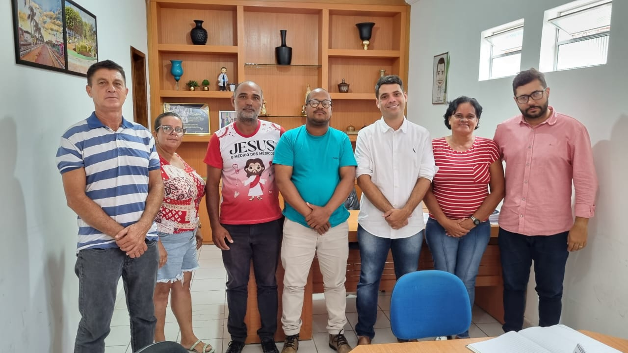 O reajuste salarial dos servidores foi pauta de reunião ocorrida hoje (07) entre o SISPON e o Prefeito Municipal de Ponto Novo.