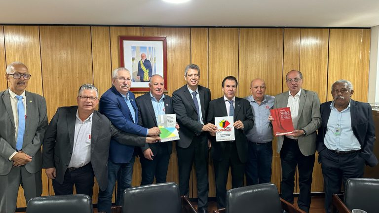Encontro entre as centrais sindicais e o governo federal, em Brasília, Abre Novo Capítulo para o Financiamento Sindical