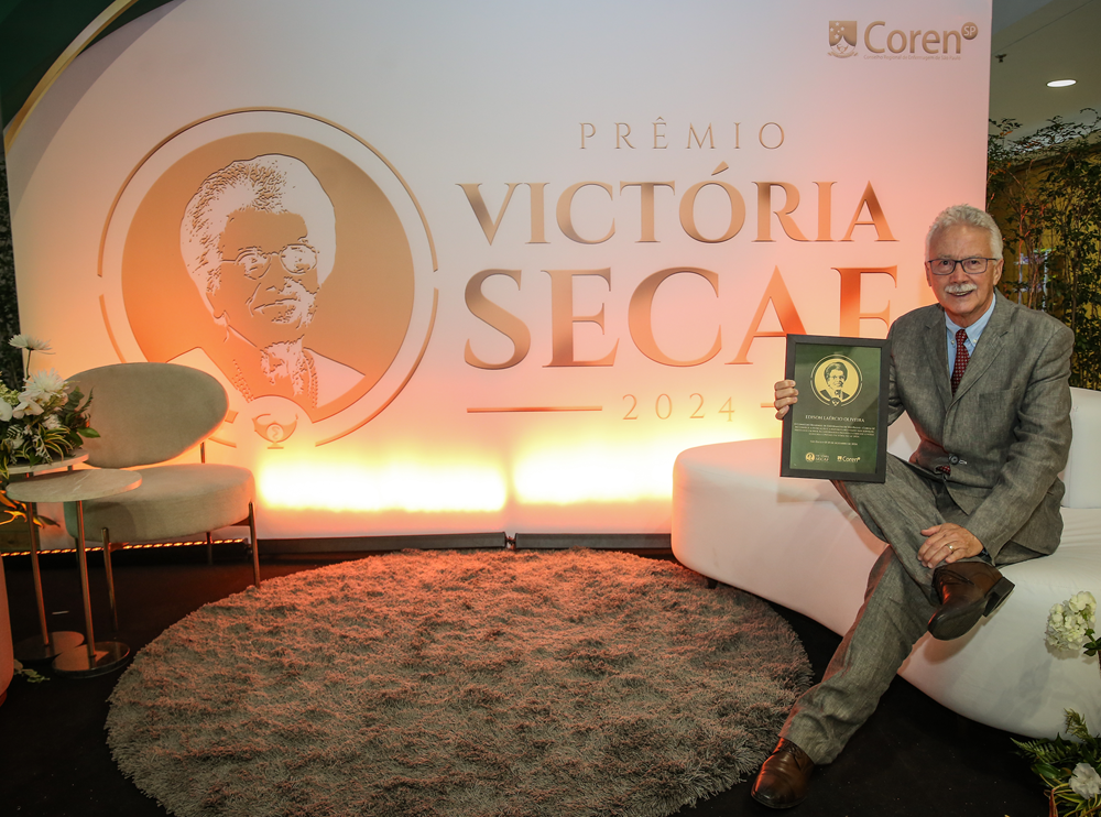Presidente da Federação é homenageado pelo Coren-SP com o prêmio Victória Secaf