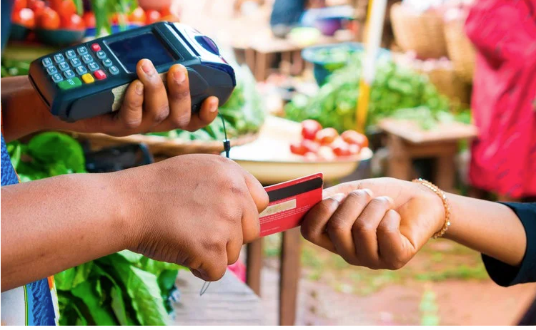 O que o governo avalia mudar no vale-refeição? Entenda por que tem efeito no preço dos alimentos