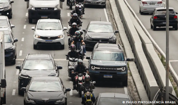 Associação de médicos alerta para riscos do uso de mototáxis em SP