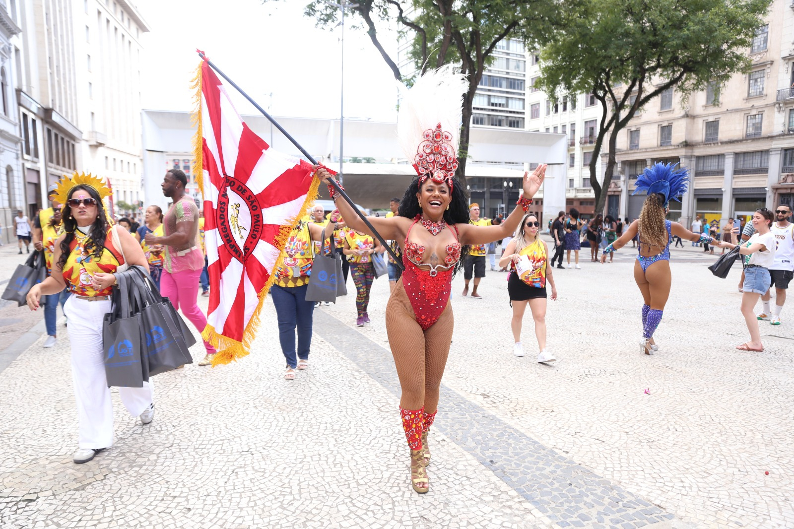 Bloco dos Comerciários Anima o Centro de São Paulo com Música, Conscientização e Luta por Direitos