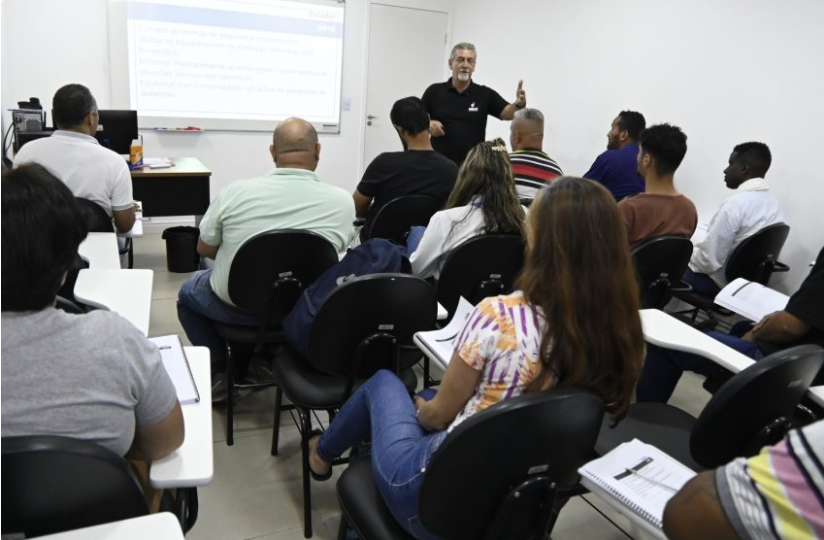 Curso “Zeladores Prediais” qualifica profissionais com foco na NR10 e segurança elétrica