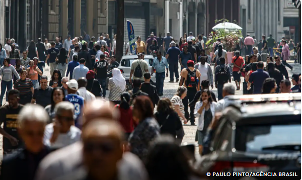 Desemprego e a informalidade de pretos e pardos estão acima da média