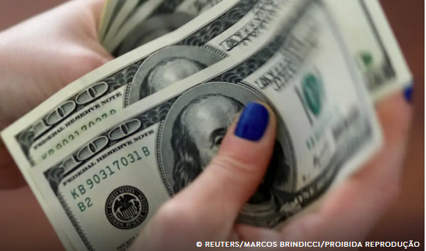 Dólar cai pela 11ª vez e tem maior sequência de quedas em 20 anos