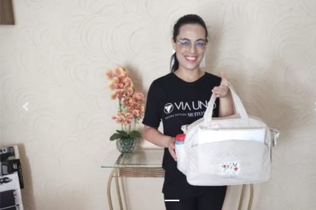 Sindicato de Votuporanga entrega kit bebê para nova mamãe comerciária