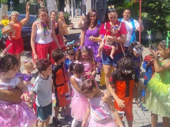 Carnaval na Creche SIEMACO-SP une brincadeira e cultura em uma grande festa