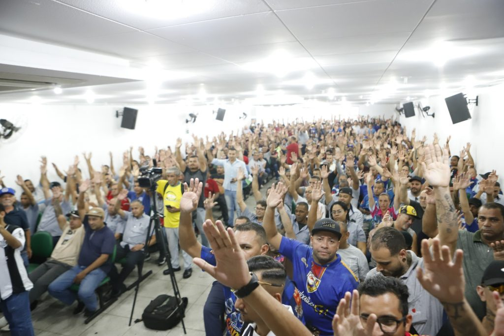 Categoria aprova luta do Sindicato junto ao Governo Federal pela Isenção do IR para quem ganha até 5 mil reais.