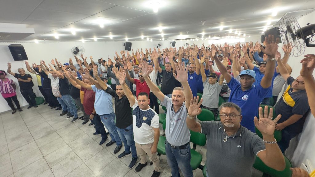 Lançada a Campanha Salarial 2025 em grande assembleia geral no SMTTRUSP
