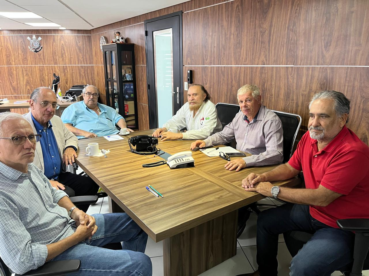 Presidente da UGT participa de reunião na Fenattel