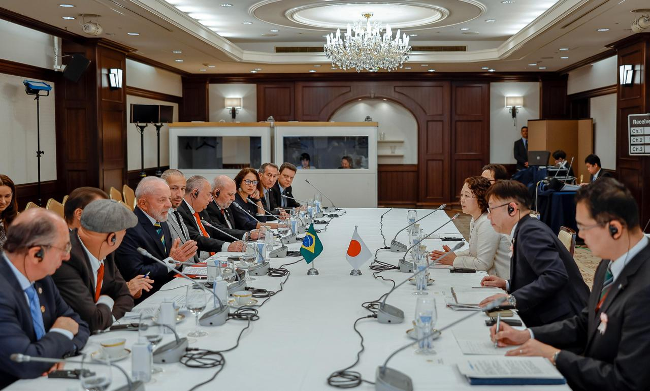 Sindicalistas brasileiros são recebidos pelo presidente da Rengo, maior central japonesa