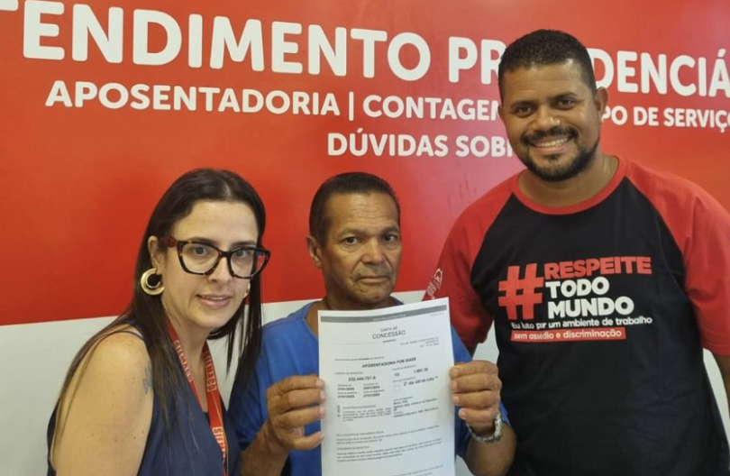 Trabalhador da Limpeza Urbana celebra aposentadoria com apoio do SIEMACO-SP