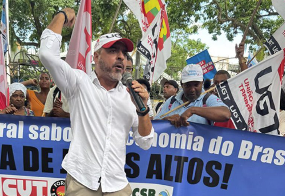 UGT-BA e centrais sindicais protestam contra juros altos em Salvador