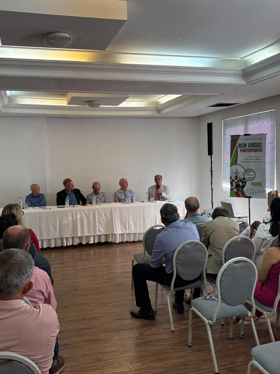 UGT e Sindicatos Debatem o Fim da Jornada 6x1 em Evento em Blumenau