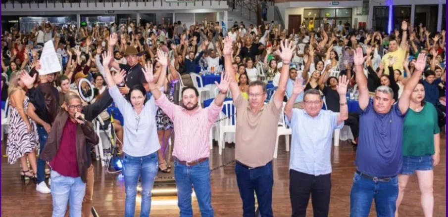 Chico participa de assembleia de trabalhadores em postos de combustíveis do Paraná na cidade de Maringá