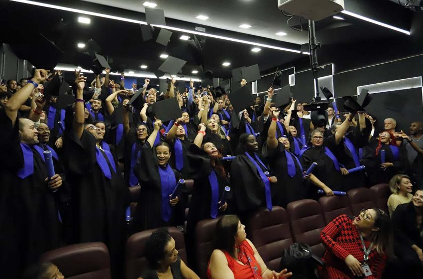 Formatura do EJA no SIEMACO-SP celebra conquistas e reafirma que a educação é o caminho mais poderoso para transformar realidades