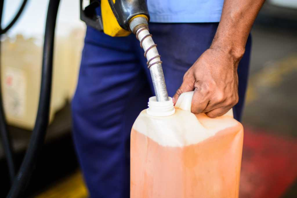 Inalação do vapor de gasolina causa câncer e ameaça frentistas