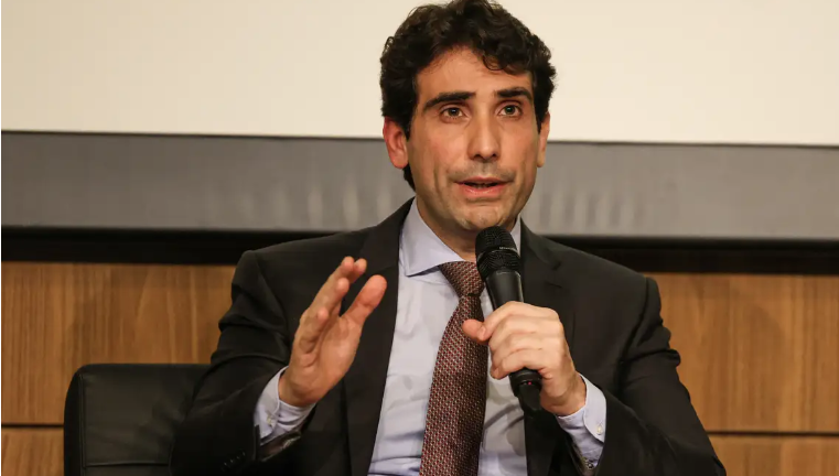 Presidente do BC anuncia uso de Pix como garantia de empréstimos