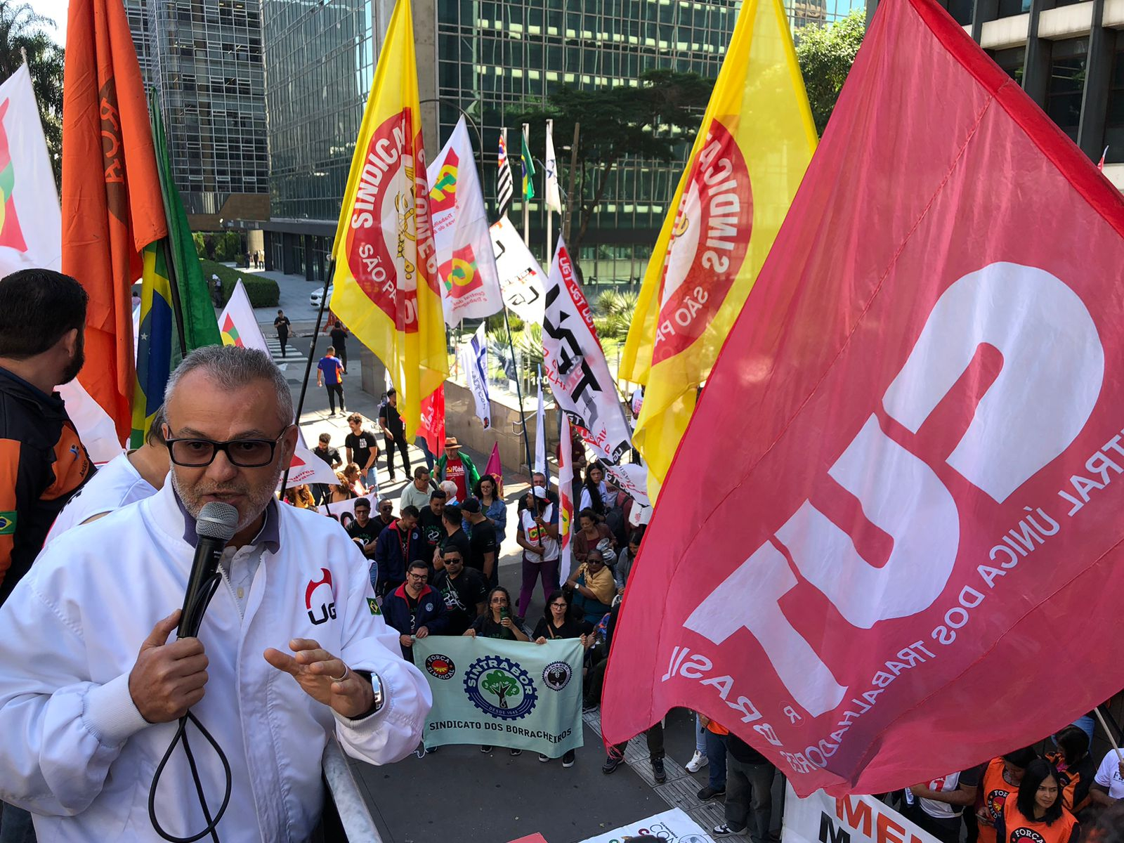 UGT marca presença em ato unificado contra juros altos em frente ao Banco Central
