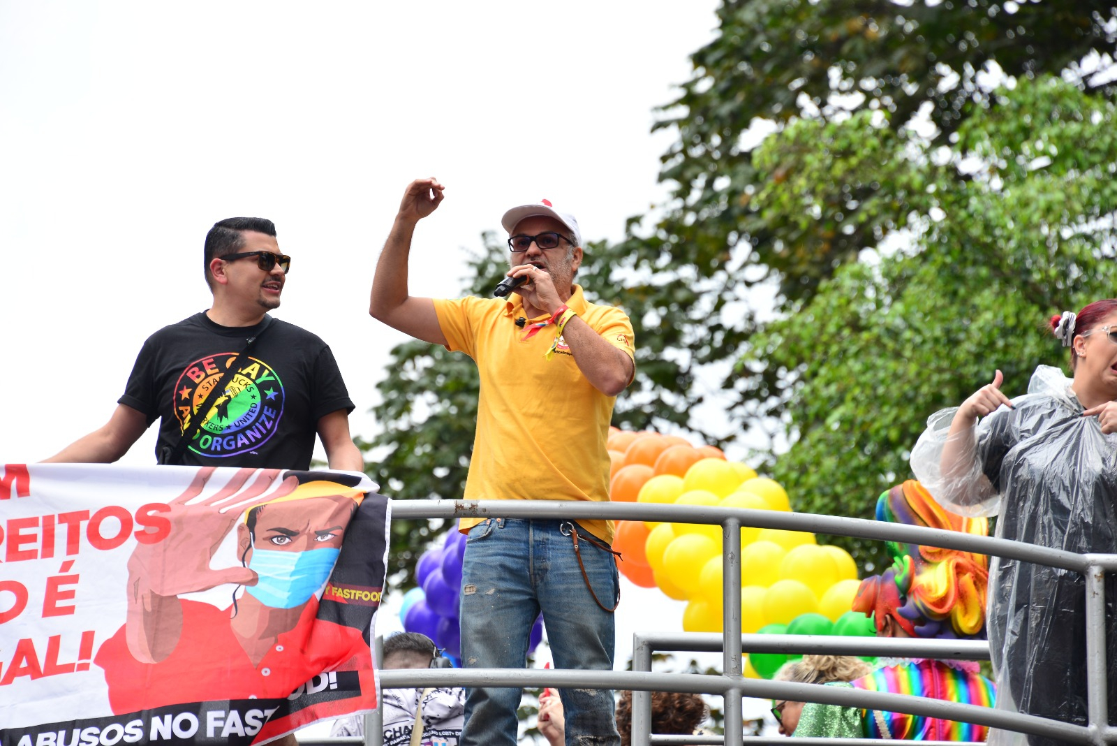 Comerciários de São Paulo marcam presença na 29ª Parada do Orgulho LGBT+ com luta pelo fim da escala 6x1