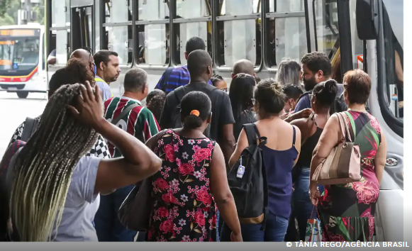 Desemprego recua para 6,2% em maio, o menor para o período desde 2012