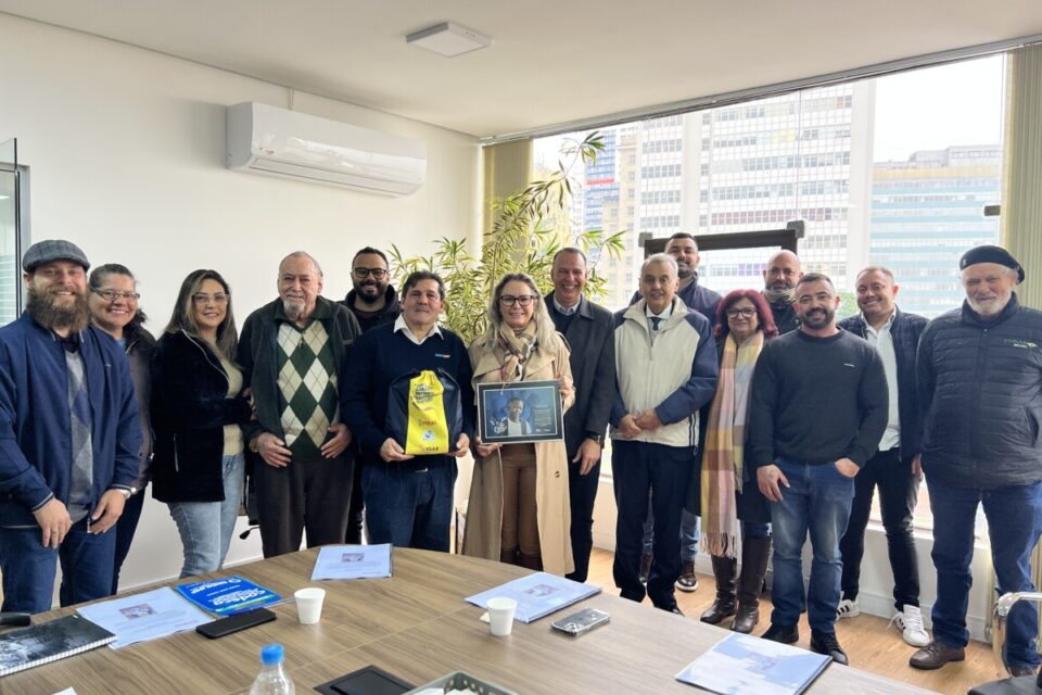 FEEAC RS presta contas da entrega de 7.871 kits escolares e reforça ações em benefício da categoria