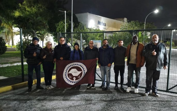 STIABVALE apoia trabalhadores durante assembleia na Congelatto em Taubaté