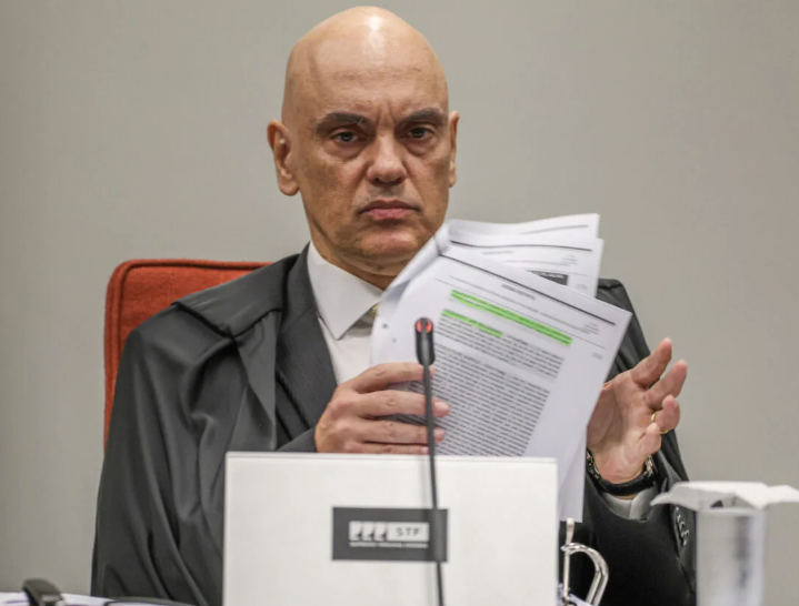 Moraes trava disputa sobre IOF e marca audiência entre os Poderes