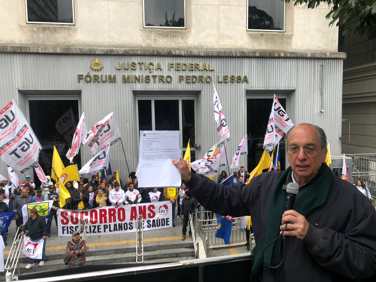 UGT e Comerciários entram com ação contra a ANS e protestam contra abusos dos planos de saúde