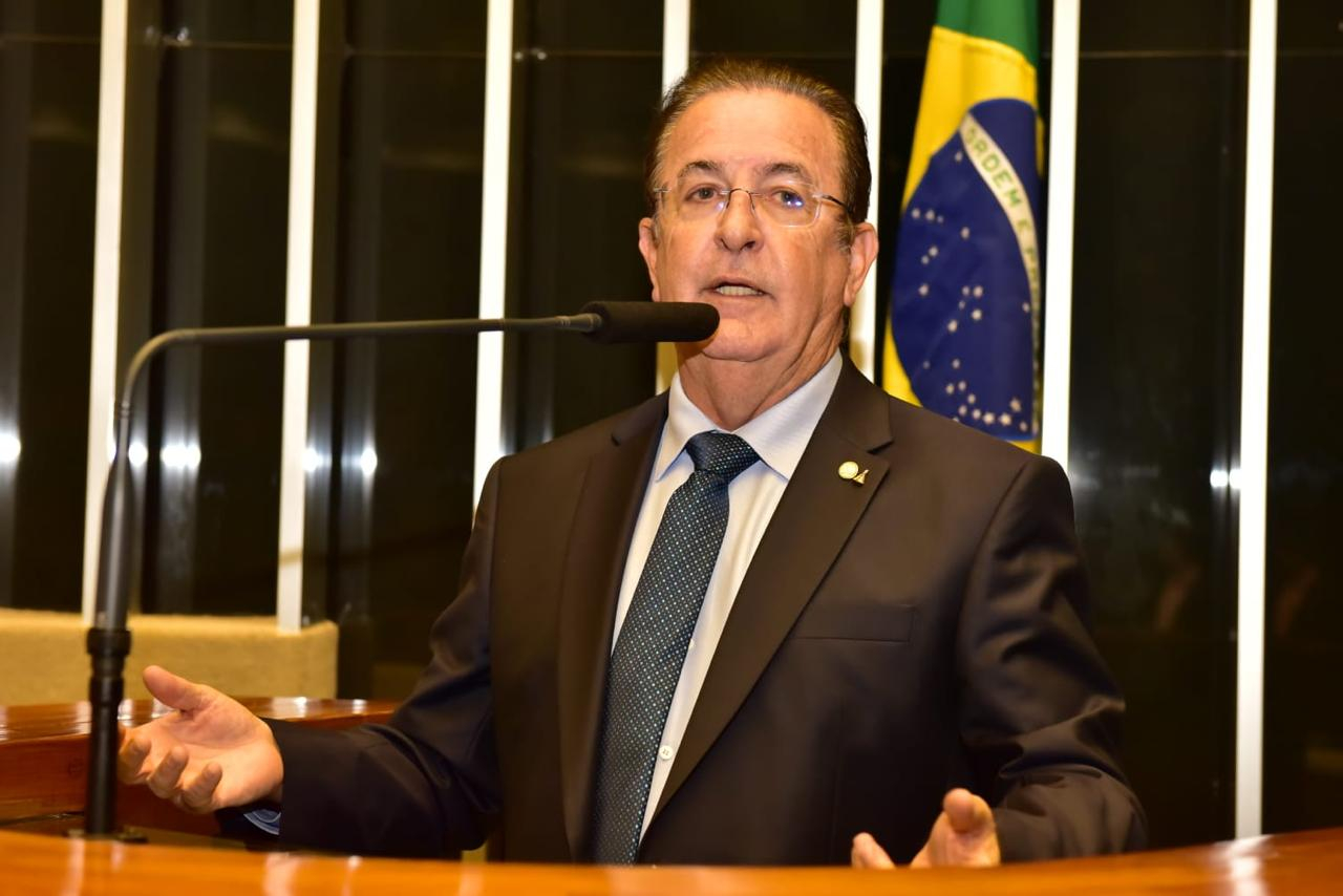 ADULTIZAÇÃO INFANTIL:  UM ALERTA QUE O BRASIL PRECISA OUVIR!