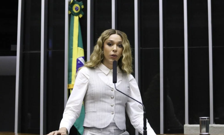 Câmara instala subcomissão para discutir o fim da escala 6×1; Erika Hilton comandará o grupo