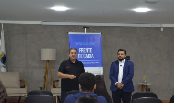 Cristiano Melo participa da abertura do Curso de Frente de Caixa no Sindicato de Cotia