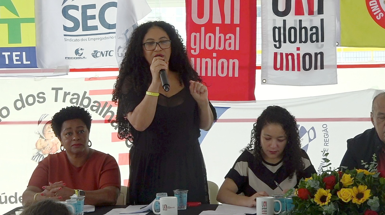 Oficina da Rede Mulheres UNI Brasil reúne lideranças na Colônia de Férias do SECSP para fortalecer a equidade de gênero