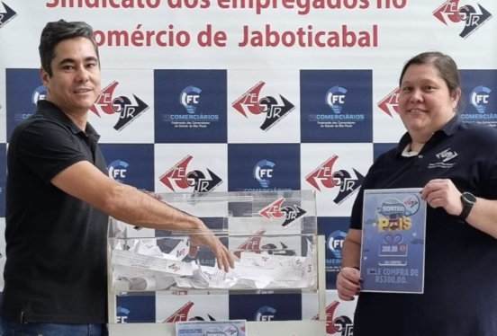 Sincomerciários de Jaboticabal entrega prêmios do sorteio em homenagem ao Dia dos Pais