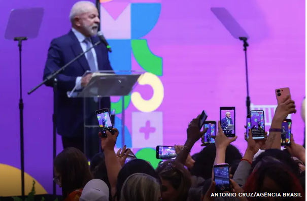 Lula sanciona lei que amplia licença-maternidade após alta da mãe e do bebê