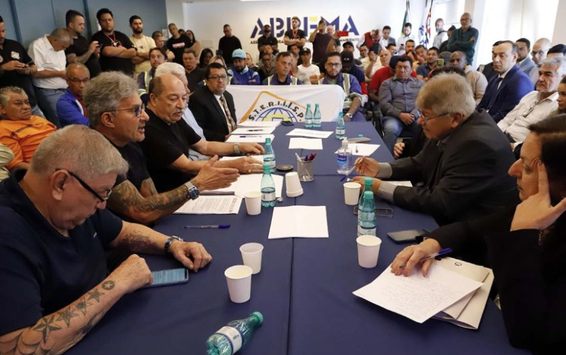 Segunda reunião da campanha salarial da Limpeza Urbana termina com cobranças do SIEMACO-SP