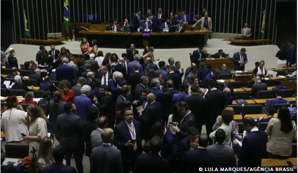 Câmara aprova isenção do IR para quem ganha até R$ 5 mil