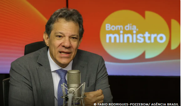 Tarifaço prejudicou mais que beneficiou população dos EUA, diz Haddad